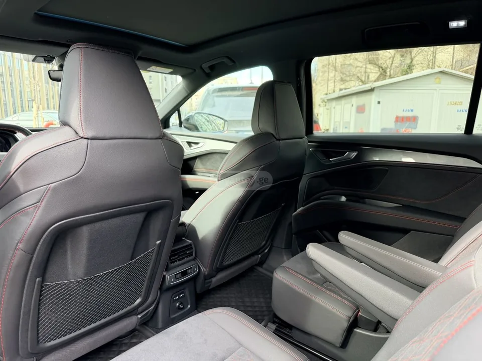 Audi E-Tron 2022 — миниатюра 4