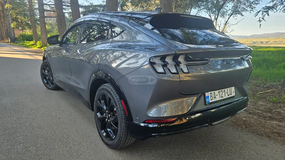 Ford Mustang Mach-E Premium X 2023 — миниатюра 5