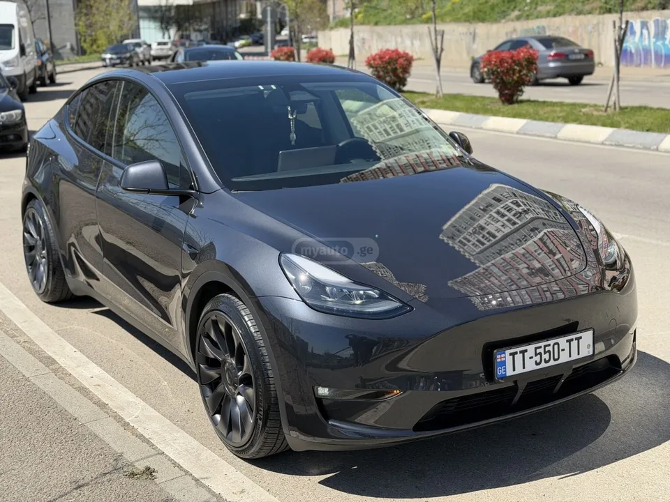 Tesla Model Y 2024 — миниатюра 2