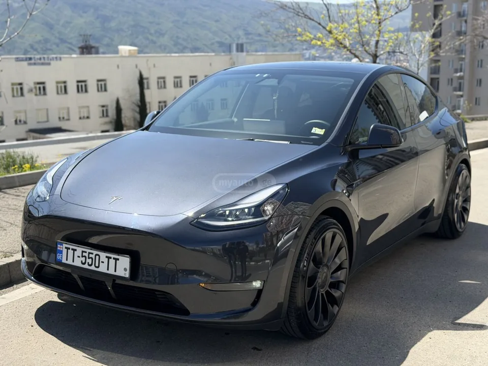 Tesla Model Y 2024 — миниатюра 3