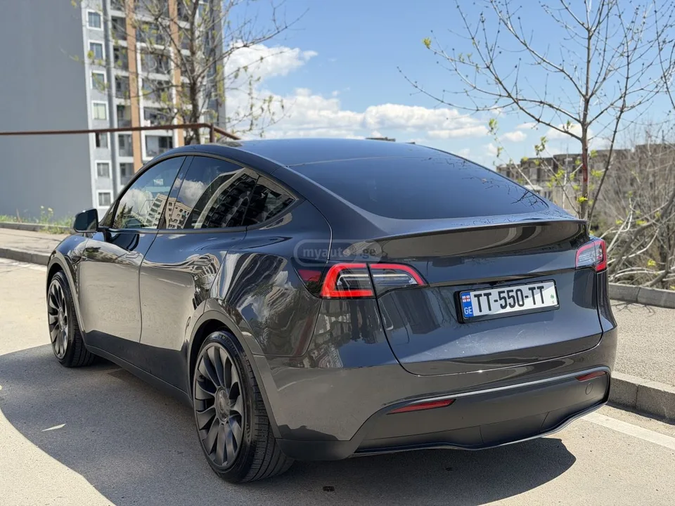 Tesla Model Y 2024 — миниатюра 5