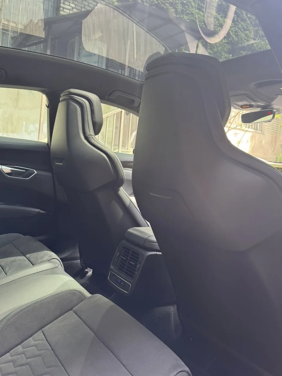 Audi E-Tron 2022 — миниатюра 5