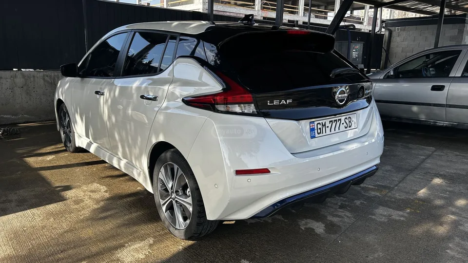 Nissan Leaf SV PLUS 4dr Hatchback Automati 2022 — миниатюра 3