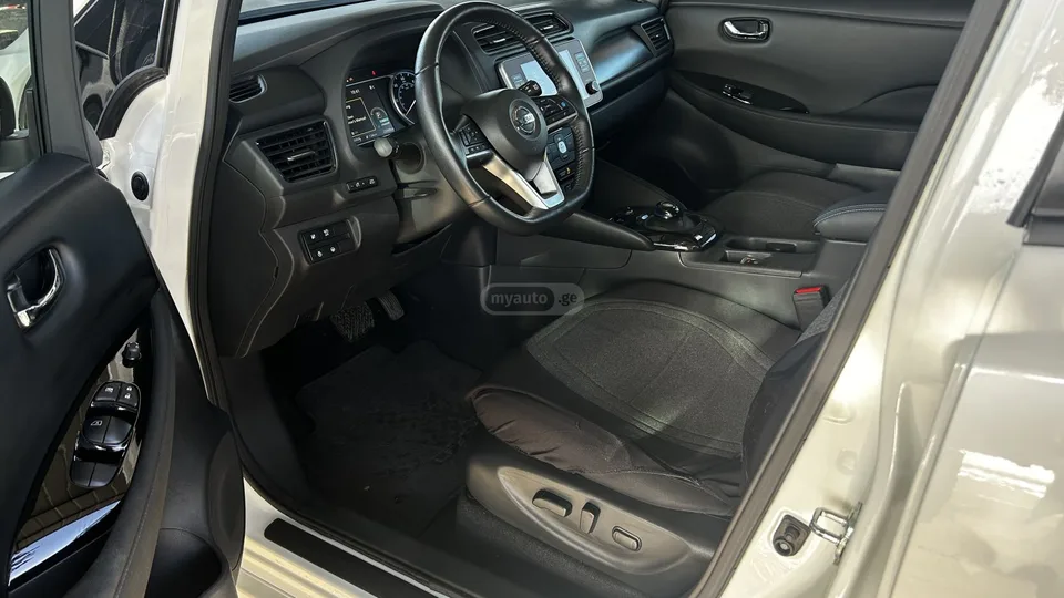 Nissan Leaf SV PLUS 4dr Hatchback Automati 2022 — миниатюра 4