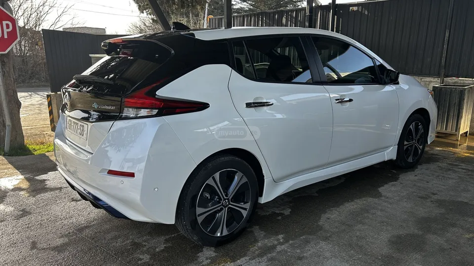 Nissan Leaf SV PLUS 4dr Hatchback Automati 2022 — миниатюра 5