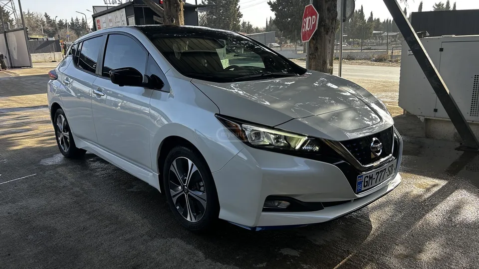Nissan Leaf SV PLUS 4dr Hatchback Automati 2022 — фото 1, купить с доставкой в Москву