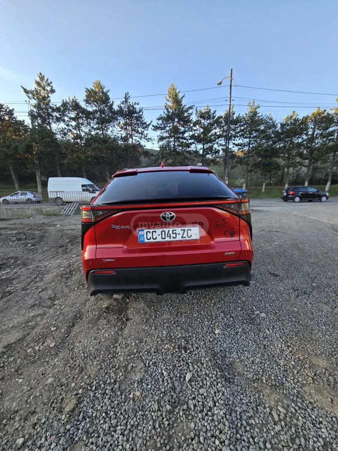 Toyota bZ4X XLE 4dr All-Wheel Drive Automa 2023 — миниатюра 3