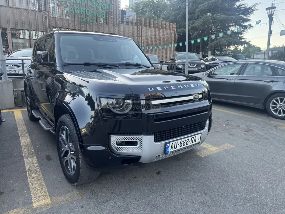 Land Rover Defender 110 2022 — фото 1, купить с доставкой в Москву