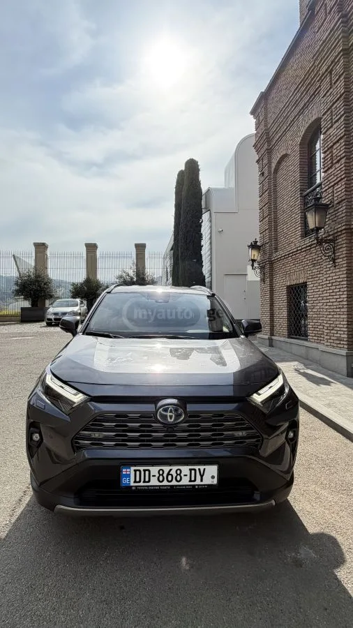 Toyota RAV 4 Hybrid 2024 — фото 1, купить с доставкой в Москву
