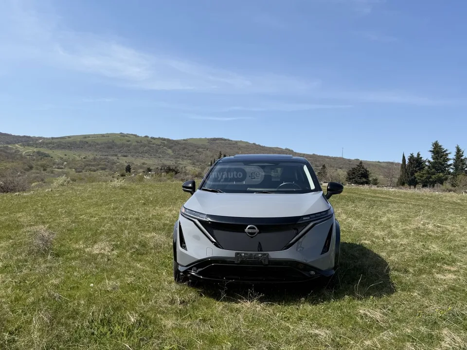 Nissan Ariya PLATINUM+ 4dr e 4ORCE All Whee 2023 — миниатюра 2