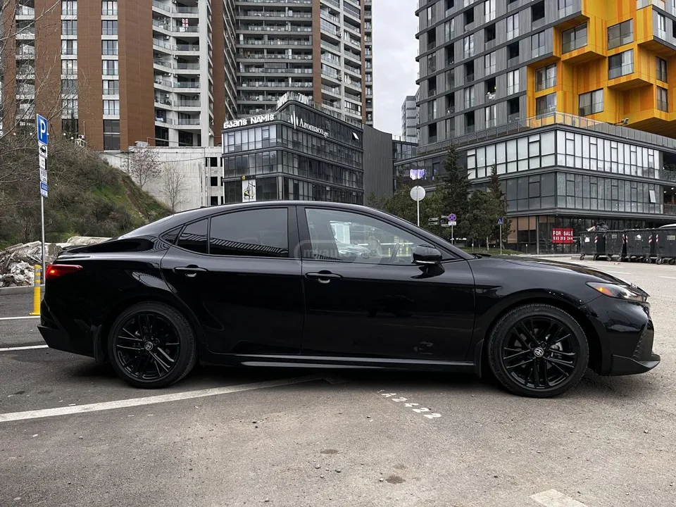 Toyota Camry SE 2025 — миниатюра 2