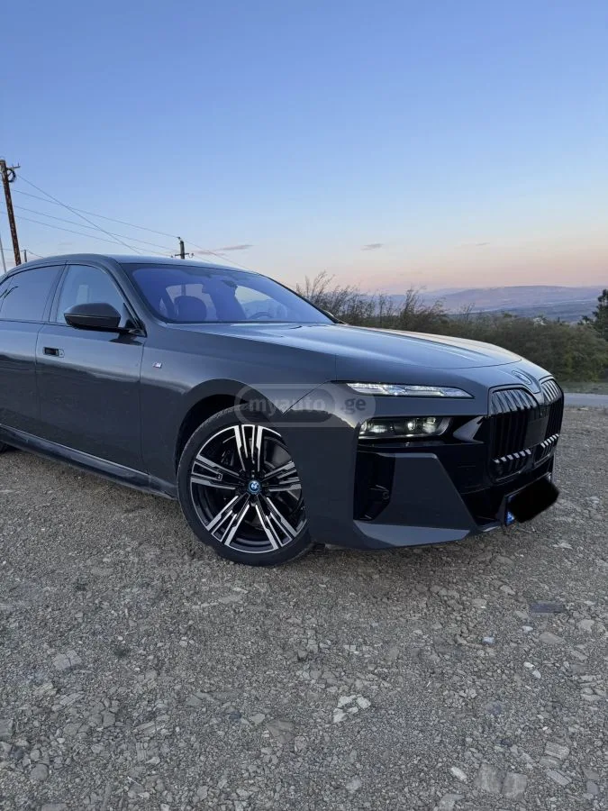 BMW I7 xDrive60 4dr All-Wheel Drive S 2023 — миниатюра 2