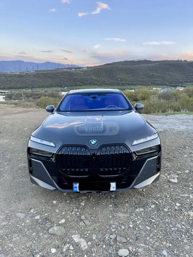 BMW I7 xDrive60 4dr All-Wheel Drive S 2023 — миниатюра 5