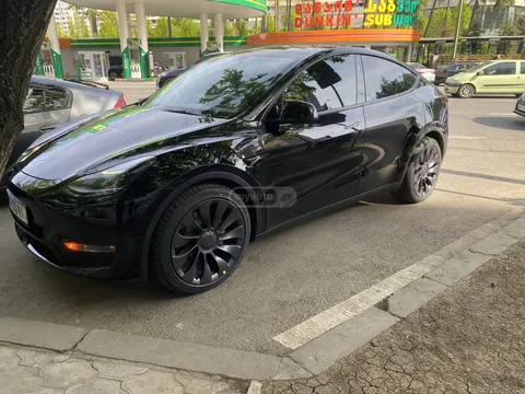 Tesla Model Y 2024 купить в Москве