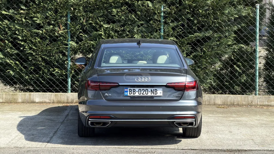Audi A4 45 S line Premium 4dr All-Whee 2023 — миниатюра 2