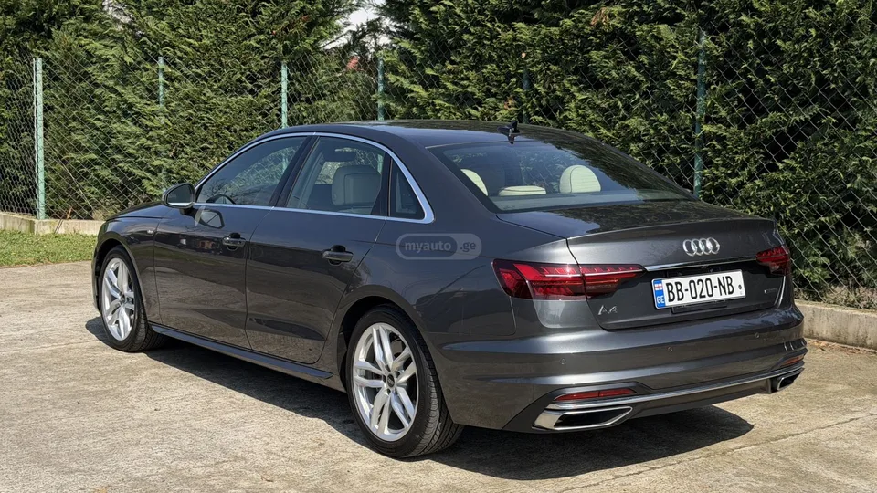 Audi A4 45 S line Premium 4dr All-Whee 2023 — миниатюра 3