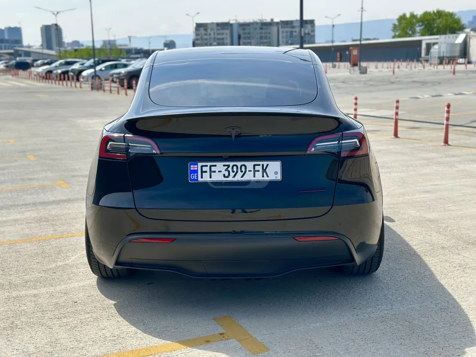 Tesla Model Y PERFORMANCE 2023 — миниатюра 3