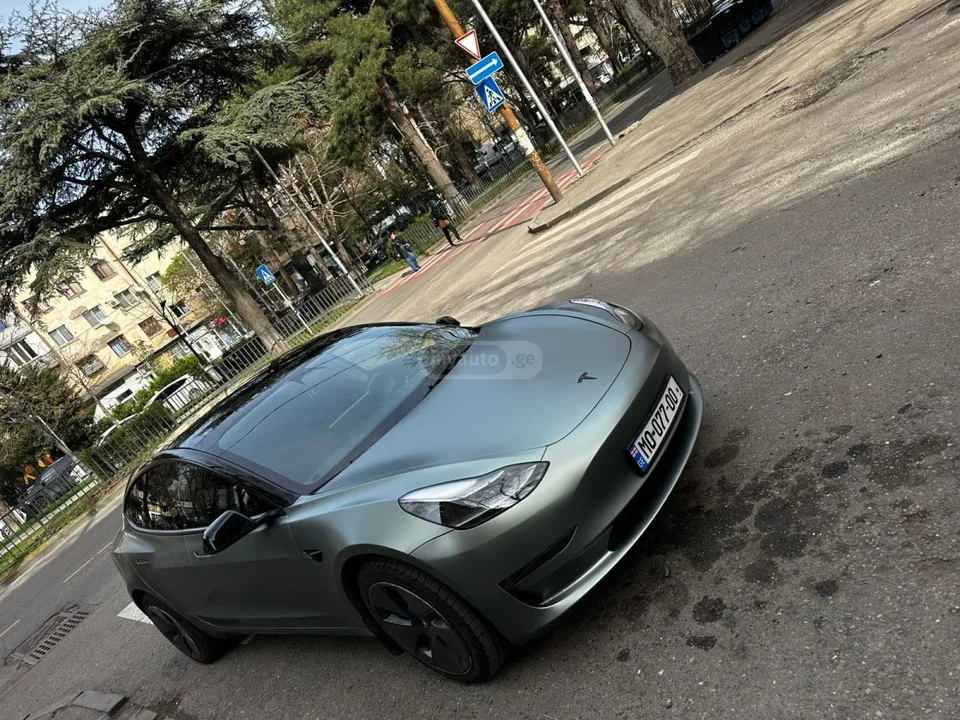 Tesla Model 3 2023 — миниатюра 2