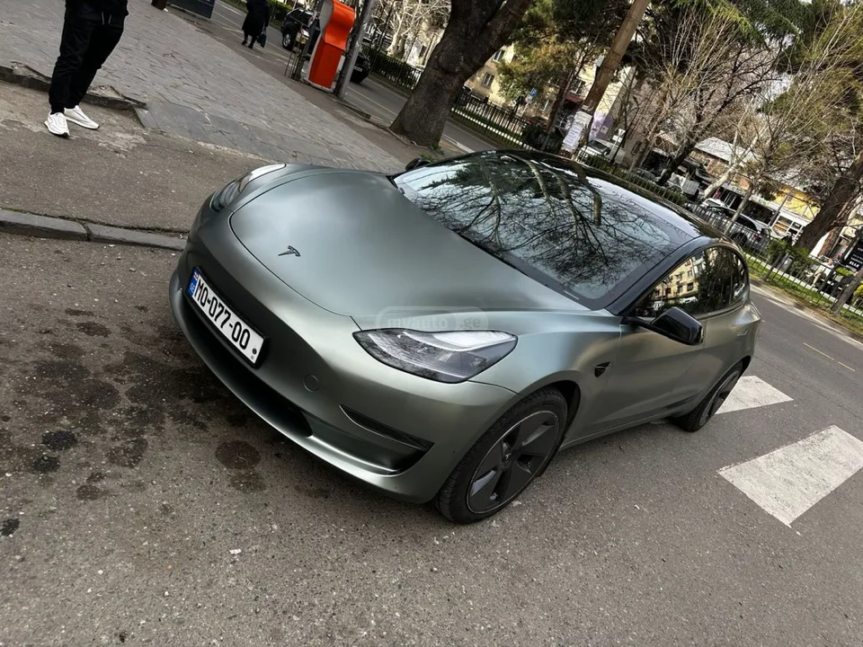 Tesla Model 3 2023 — миниатюра 3