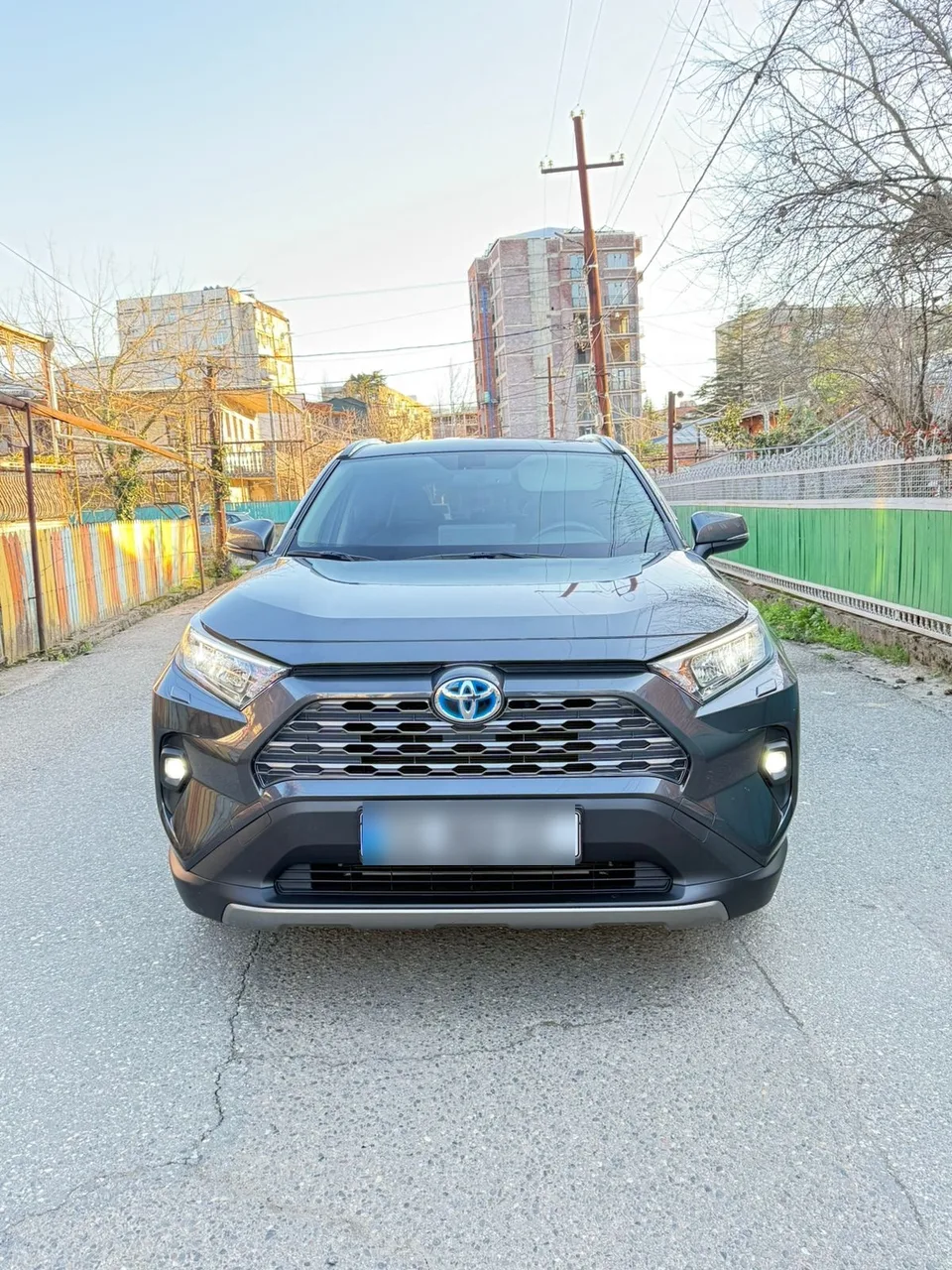 Toyota RAV4 2023 — фото 1, купить с доставкой в Москву