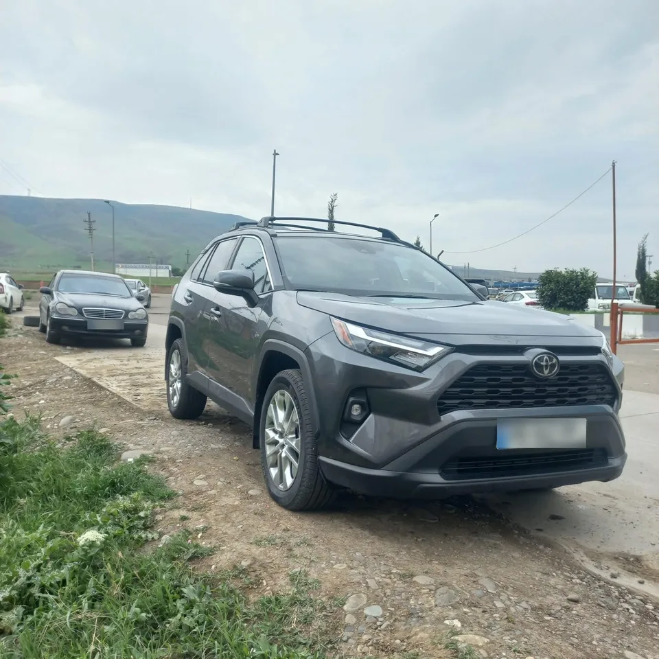 Toyota RAV 4 LE 4dr All-Wheel Drive Automat 2023 — фото 1, купить с доставкой в Москву