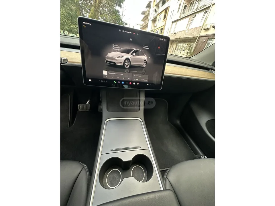 Tesla Model Y 2024 — миниатюра 3