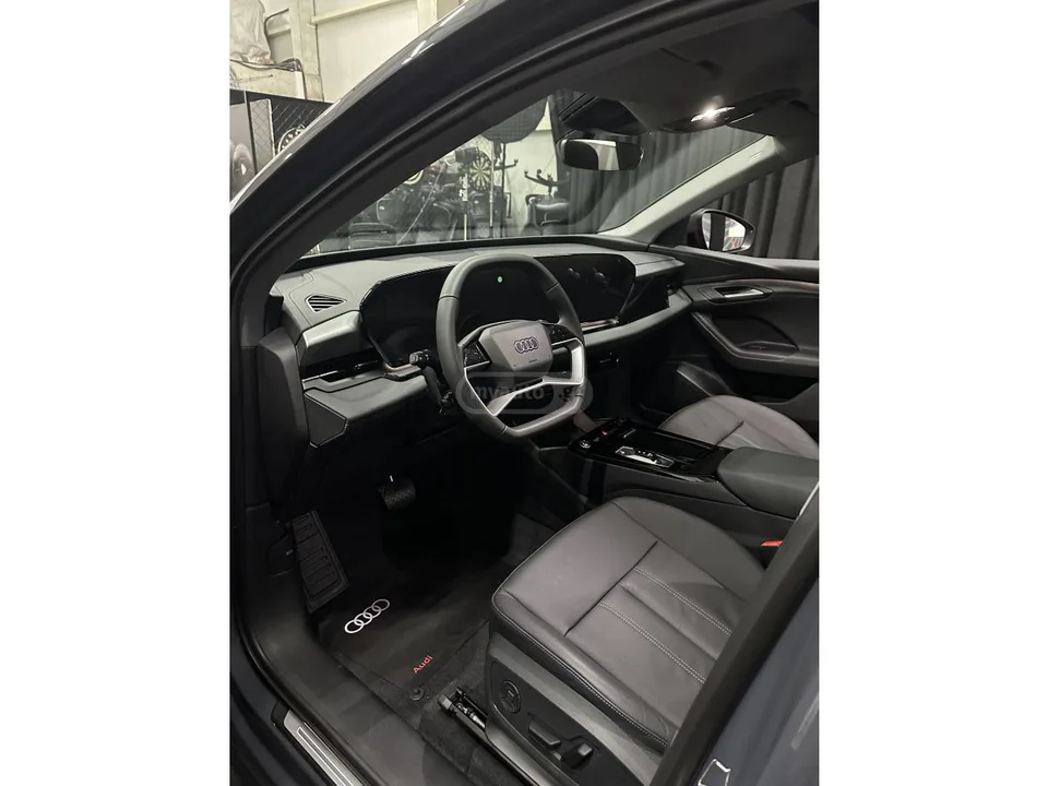 Audi E-Tron 2025 — миниатюра 3