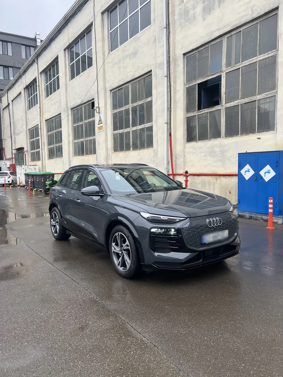 Audi E-Tron 2025 — фото 1, купить с доставкой в Москву