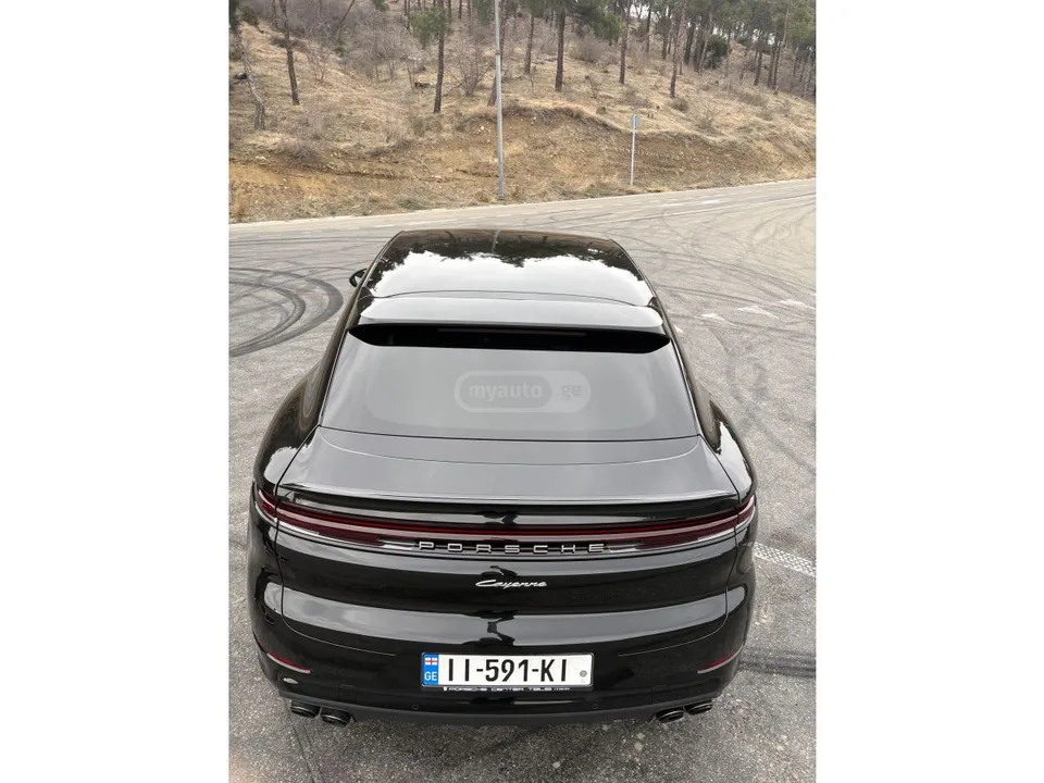 Porsche Cayenne 2023 — миниатюра 3