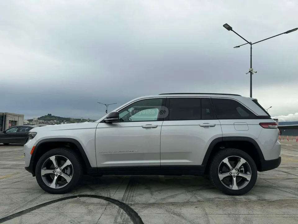 Jeep Grand Cherokee Limited 2024 — миниатюра 2