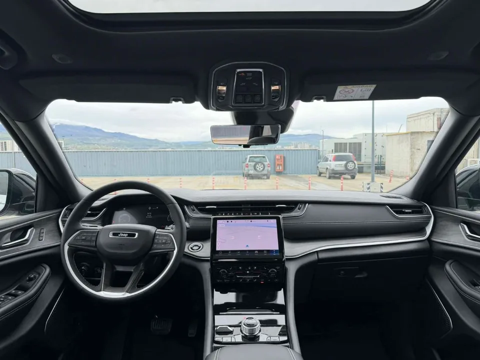 Jeep Grand Cherokee Limited 2024 — миниатюра 3
