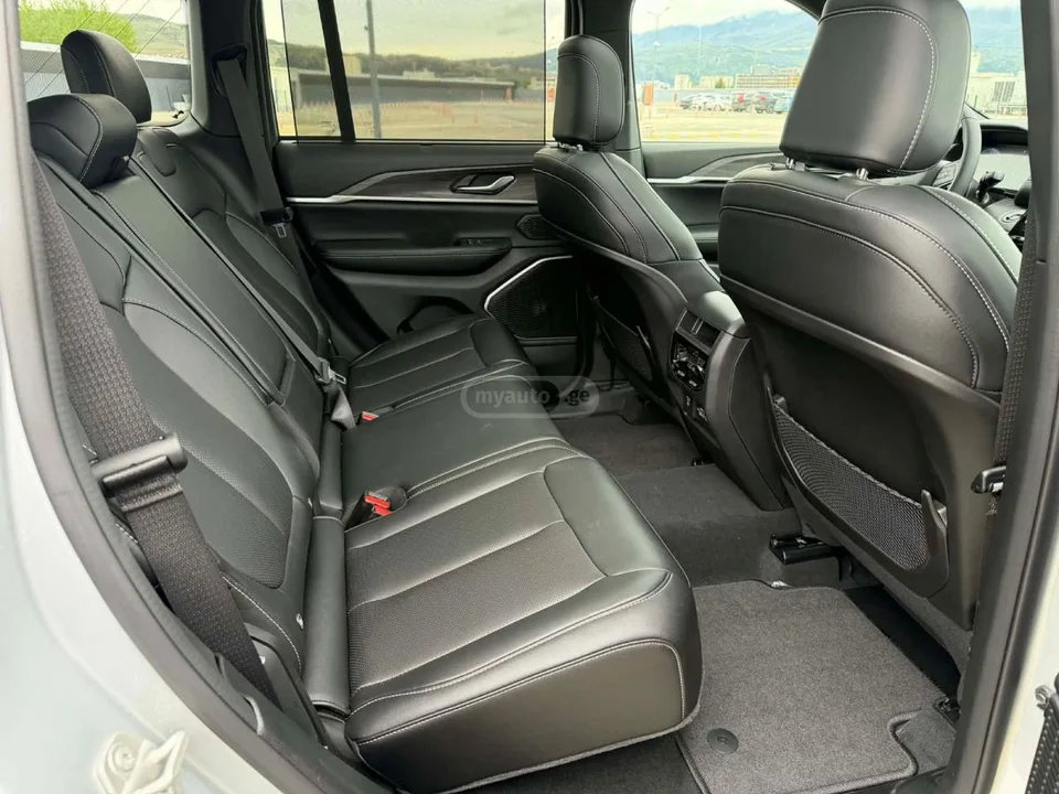 Jeep Grand Cherokee Limited 2024 — миниатюра 4