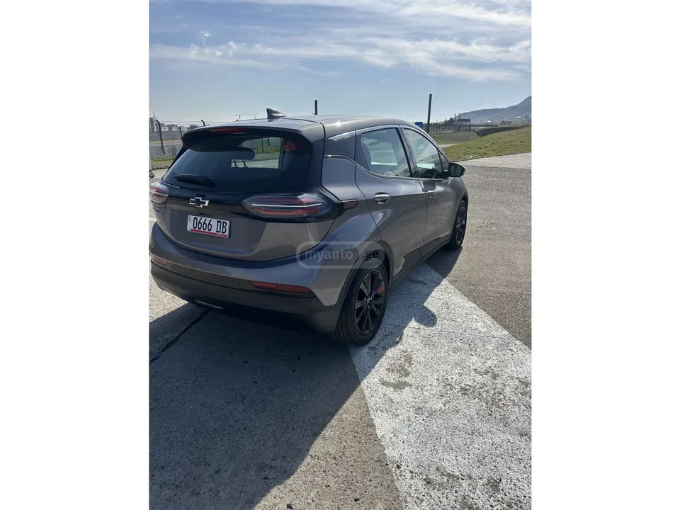 Chevrolet Bolt EV 2023 — миниатюра 3