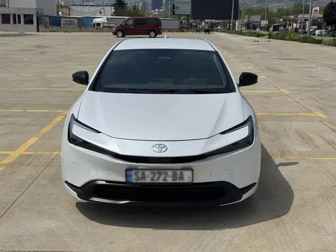 Toyota Prius 2023 купить в Москве