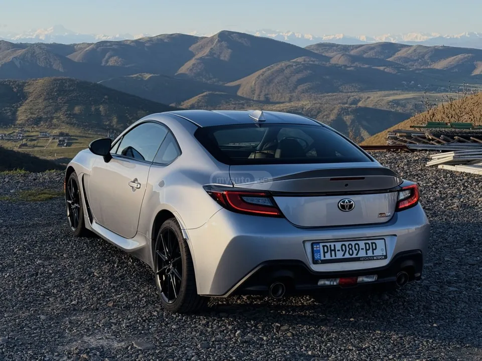 Toyota GR86 Premium 2024 — фото 1, купить с доставкой в Москву