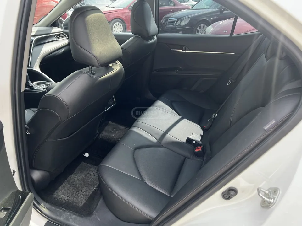 Toyota Camry XLE 4dr Sedan CVT 2023 — миниатюра 5