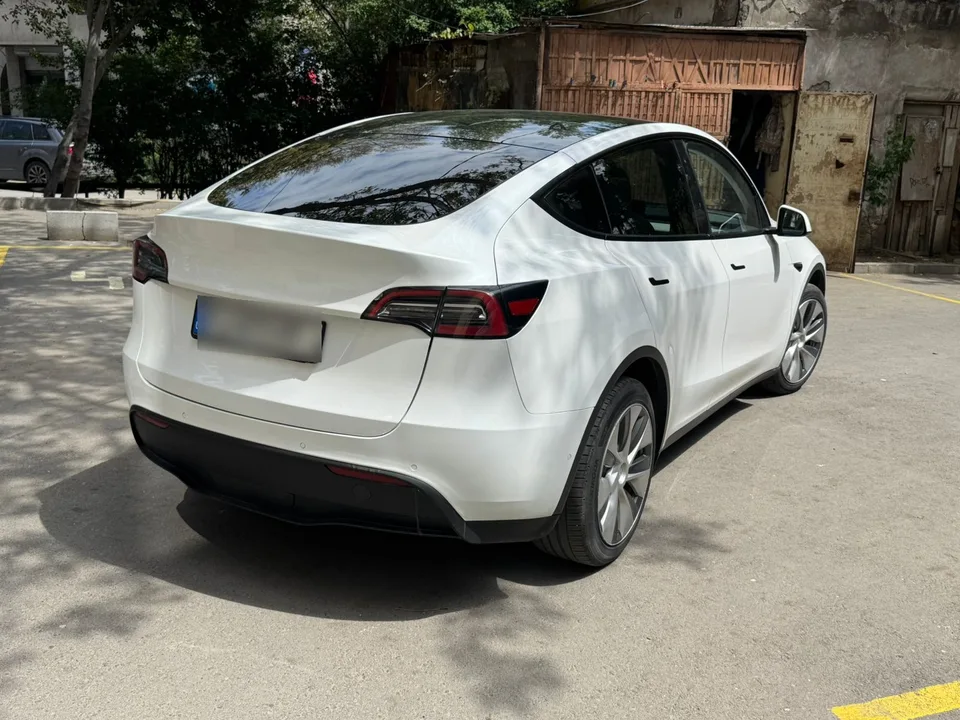 Tesla Model Y 2022 — миниатюра 4