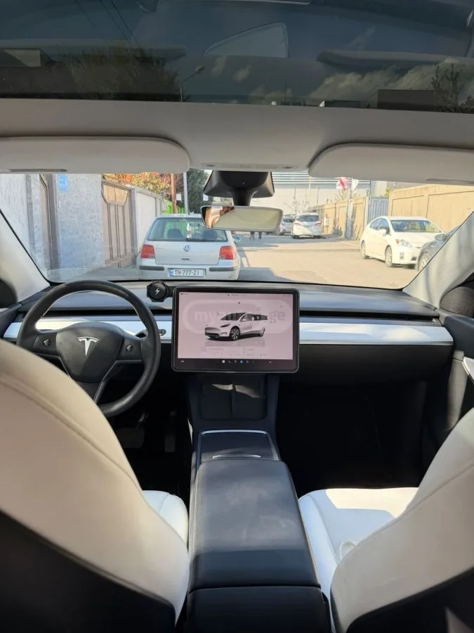 Tesla Model Y 2022 — миниатюра 5