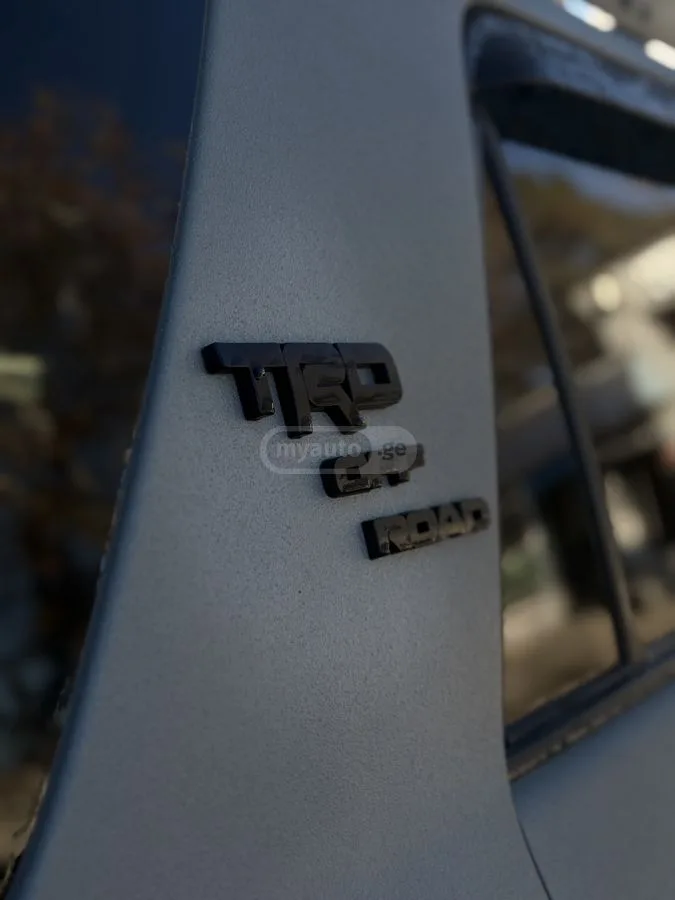 Toyota 4 Runner TRD Off Road 4dr 4x4 Automatic 2022 — миниатюра 5