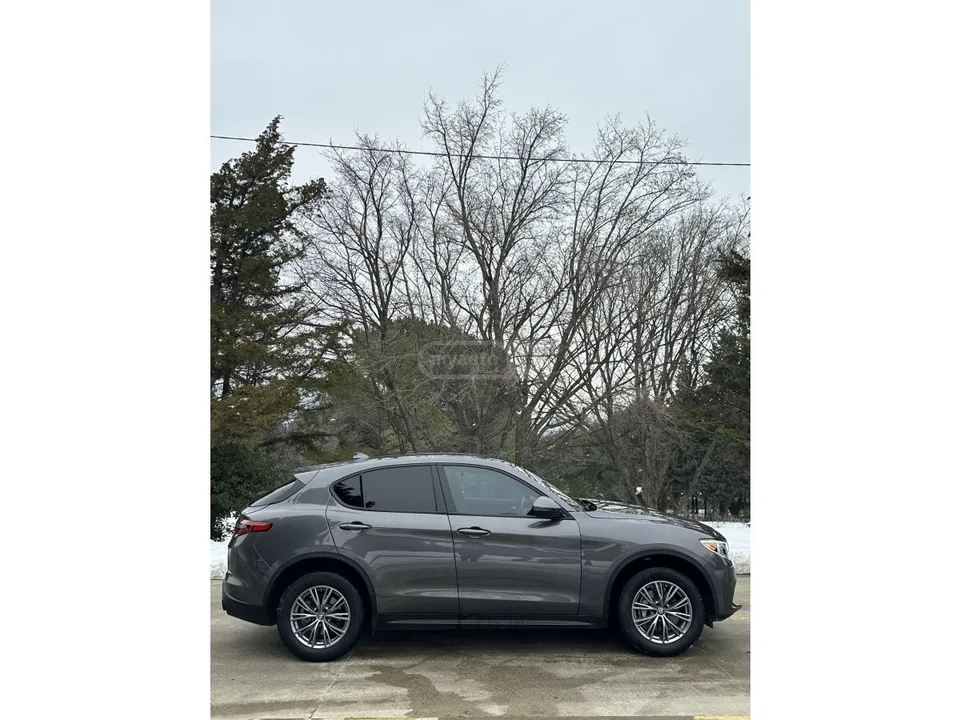 Alfa Romeo Stelvio 2023 — миниатюра 4