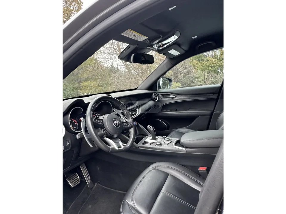 Alfa Romeo Stelvio 2023 — миниатюра 5