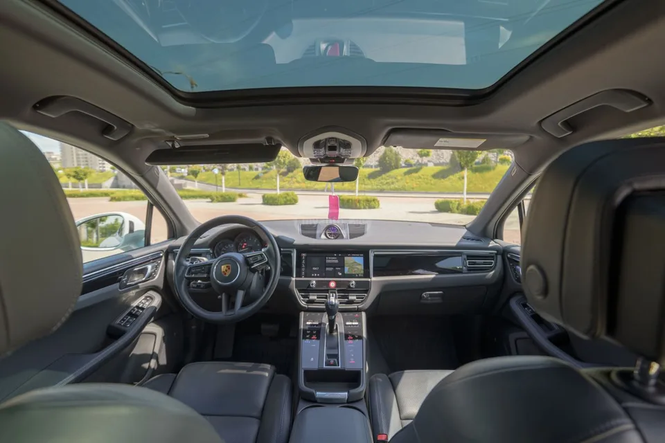 Porsche Macan 2022 — миниатюра 3
