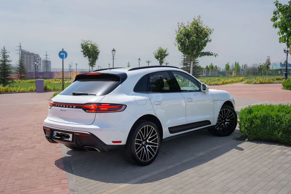 Porsche Macan 2022 — миниатюра 5
