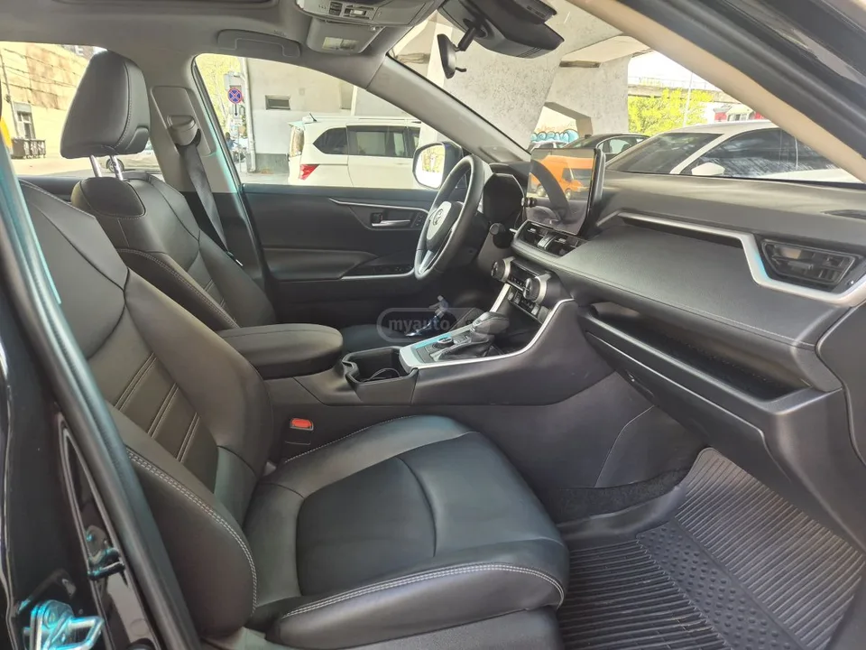 Toyota RAV4 XLE Premium 4dr All Wheel Driv 2024 — миниатюра 3