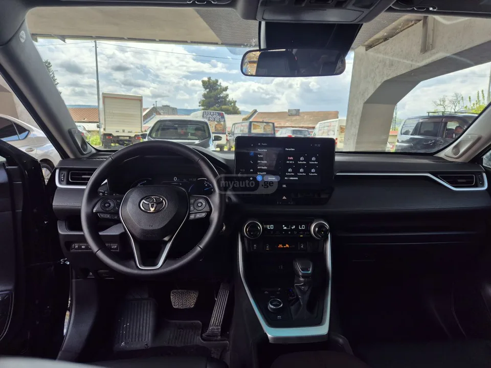 Toyota RAV4 XLE Premium 4dr All Wheel Driv 2024 — миниатюра 4