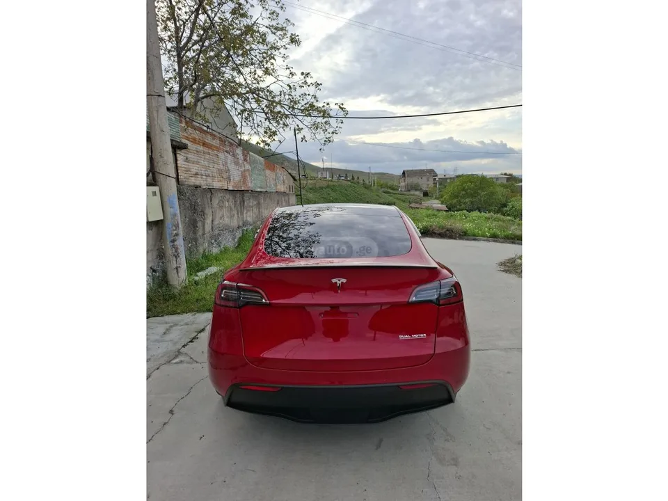 Tesla Model Y 2022 — миниатюра 3