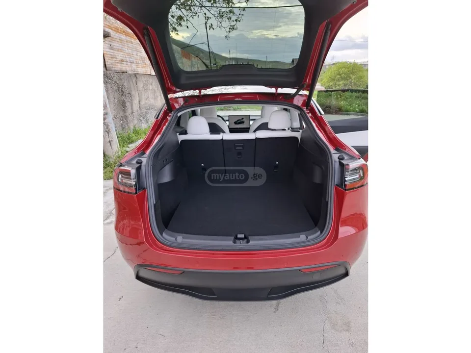 Tesla Model Y 2022 — миниатюра 4