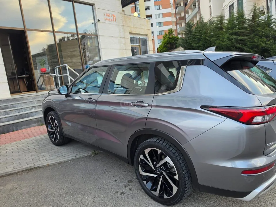 Mitsubishi Outlander 2024 — миниатюра 5