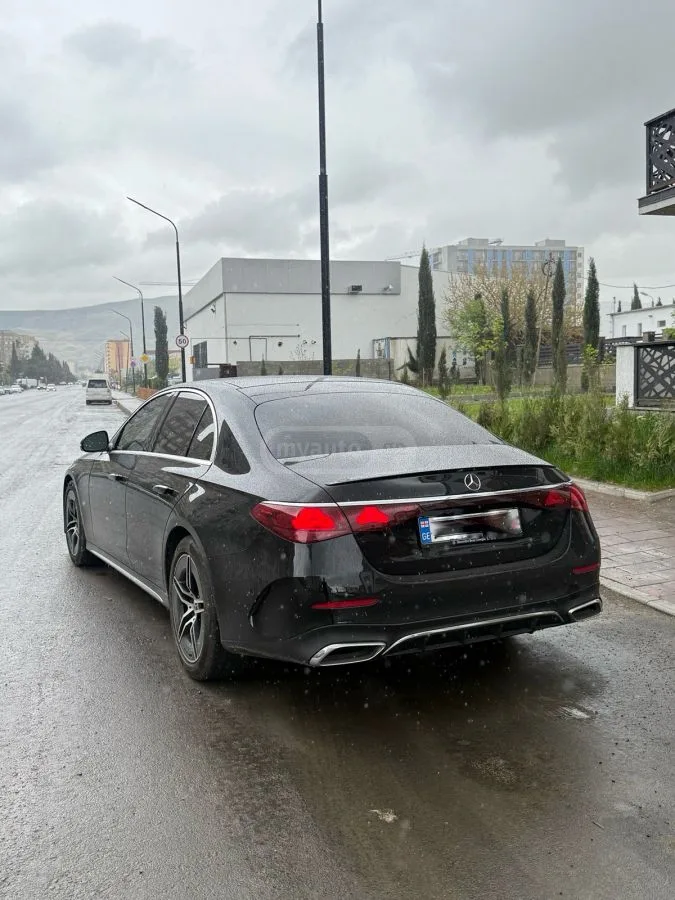 Mercedes-Benz E 350 AMG 2025 — миниатюра 3