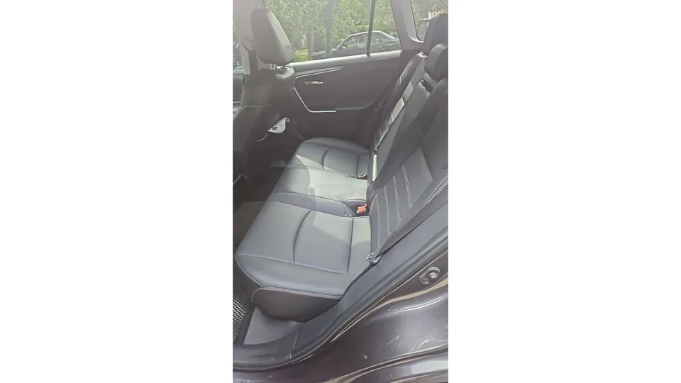 Toyota RAV4 2023 — миниатюра 4